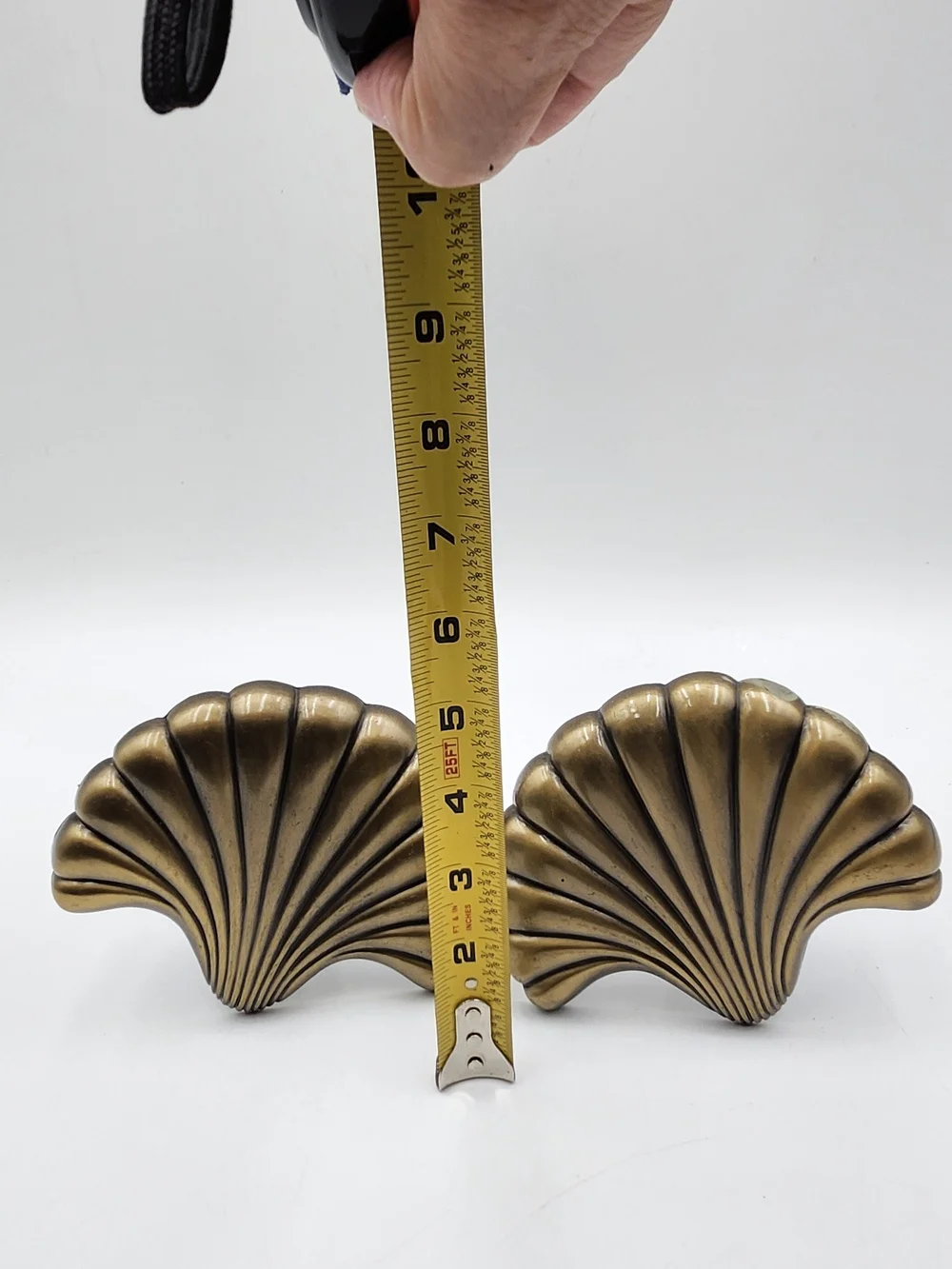 2 Vintage Antique Brass Metal Scallop Shell Curtain Tie-Backs Hollywood Regency